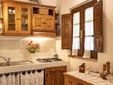 Agriturismo La Pievuccia en Castiglion Fiorentino, con apartamentos con encanto en las colinas toscanas, rodeado de viñedos.