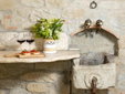 Agriturismo La Pievuccia en Castiglion Fiorentino, con apartamentos con encanto en las colinas toscanas, rodeado de viñedos.