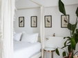 Habitación con cama con dosel en Casa Apollo Guesthouse, Faro – Secretplaces