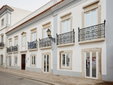Encantador hotel boutique con piscina y habitaciones acogedoras en el corazón de Faro.